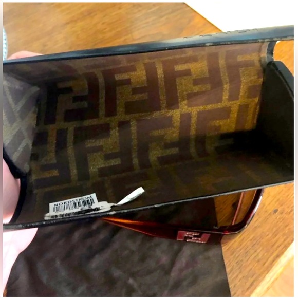 FENDI Sunglasses - Picture 6 of 9